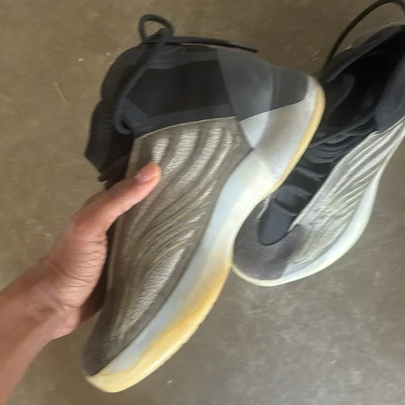 Used - Picture 2 of 3